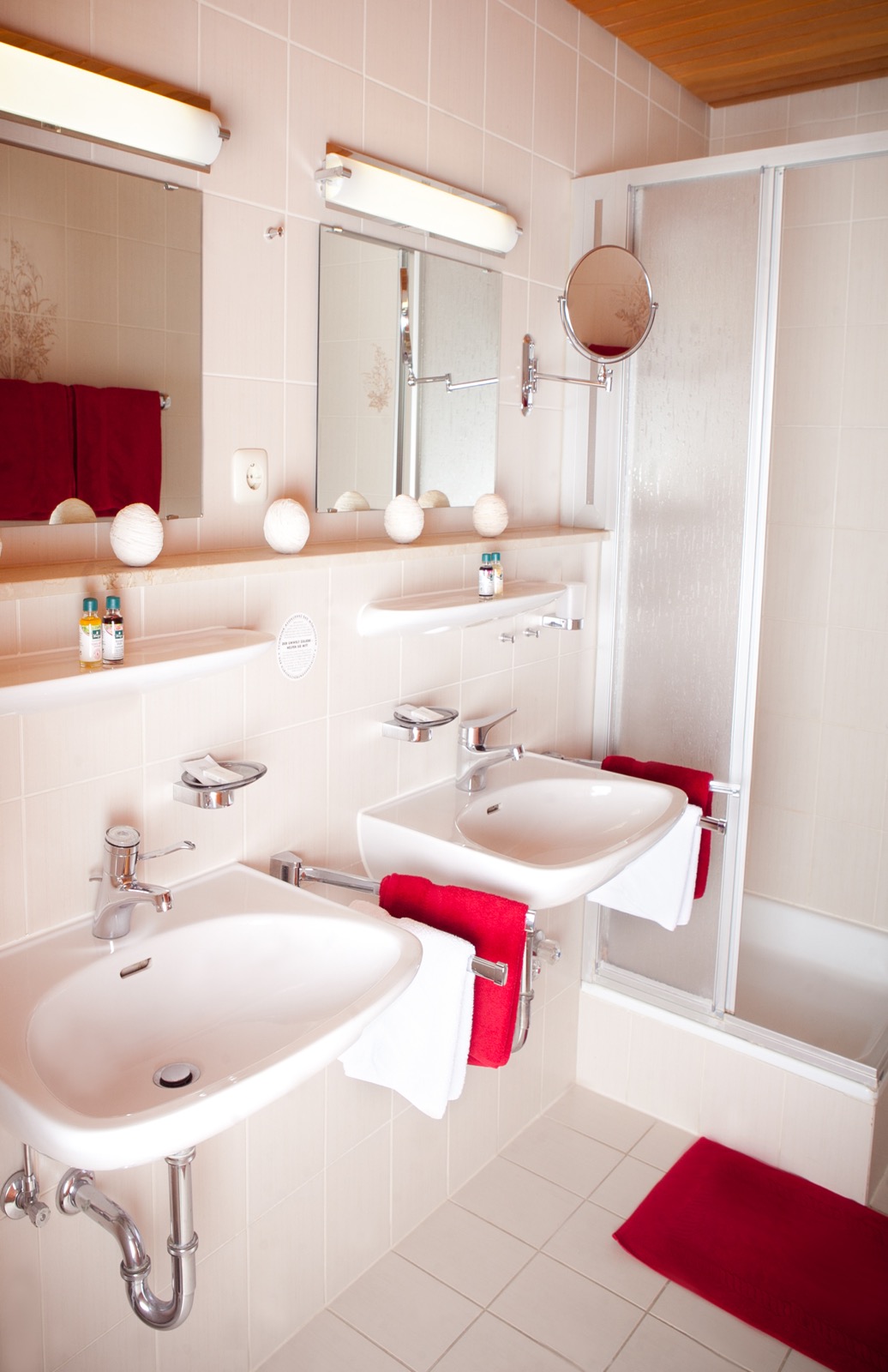 Modernes Badezimmer im Kurhotel
