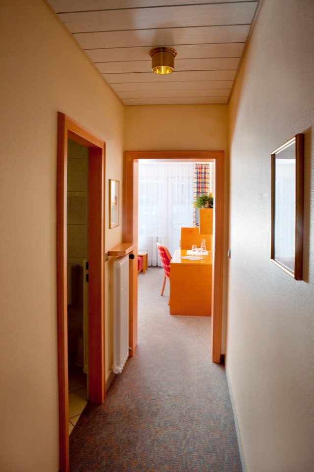Einzelzimmer auf der Südseite mit Balkon